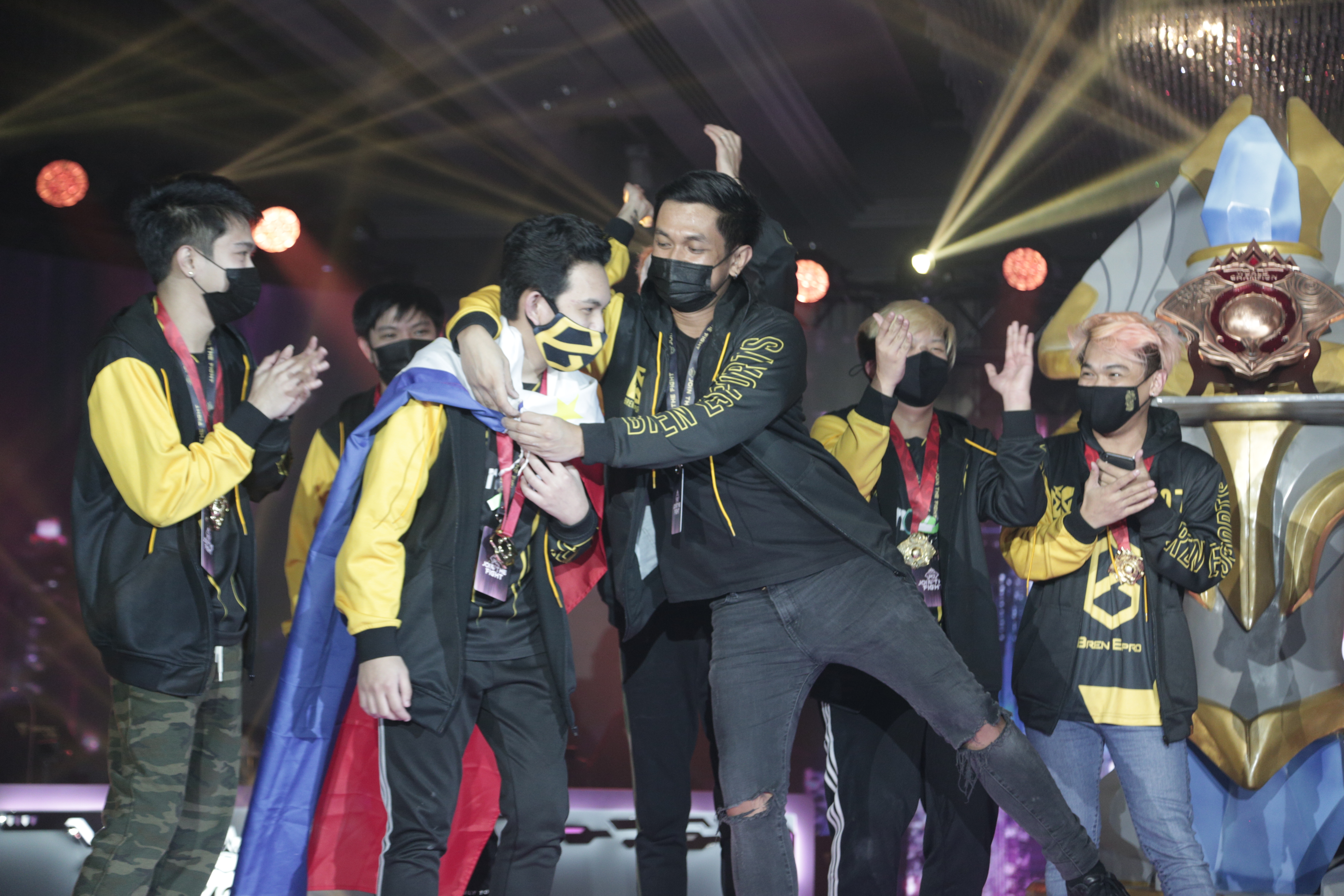 比分分析决赛震撼开打，巅峰对决引爆全场的简单介绍