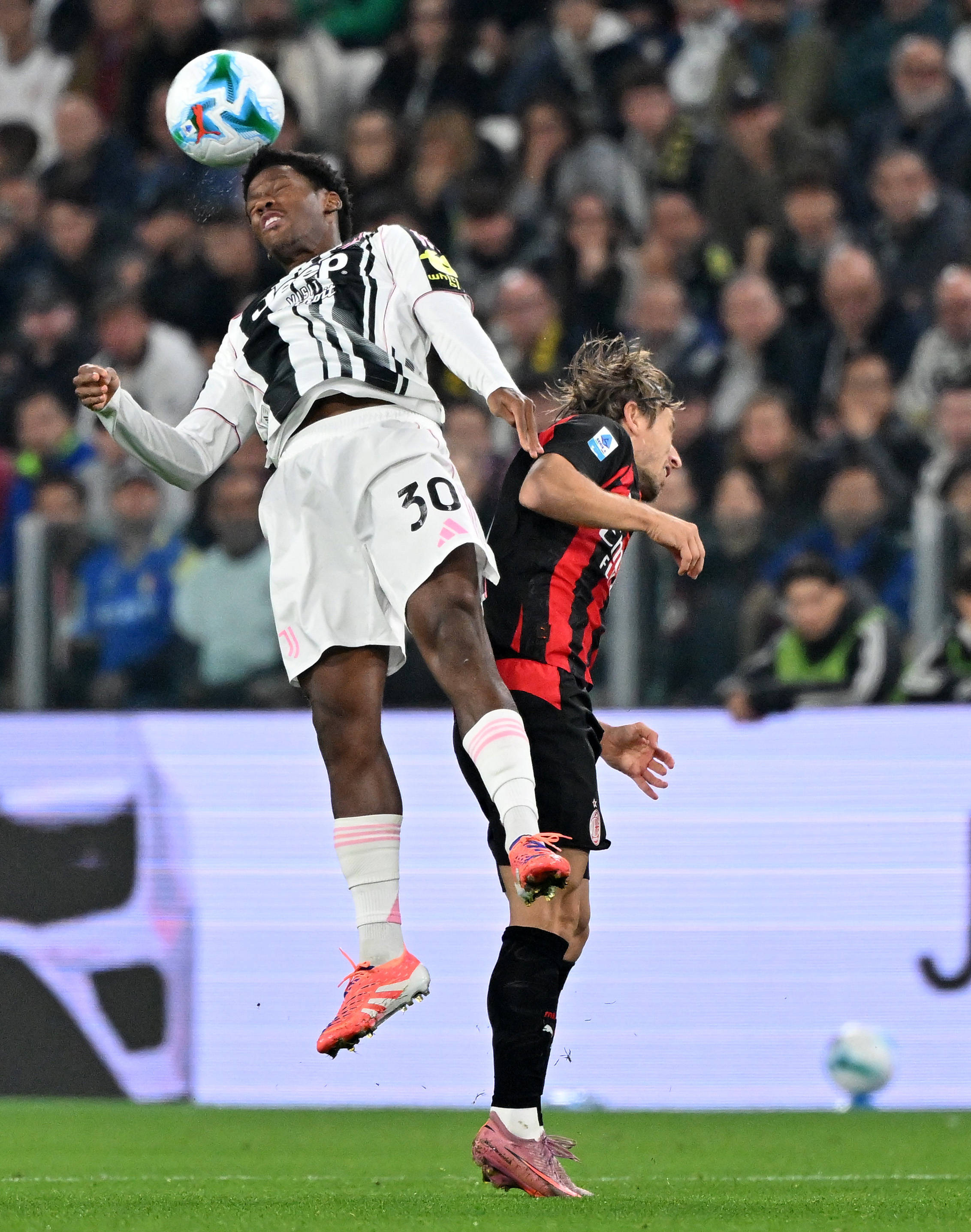 尤文横扫曼联,莫德里奇点燃赛场 尤文横扫曼联,莫德里奇点燃赛场