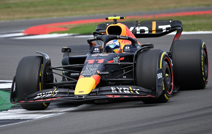 开云体育官网-梅赛德斯逆转阿斯顿马丁，塞恩斯扛起全队