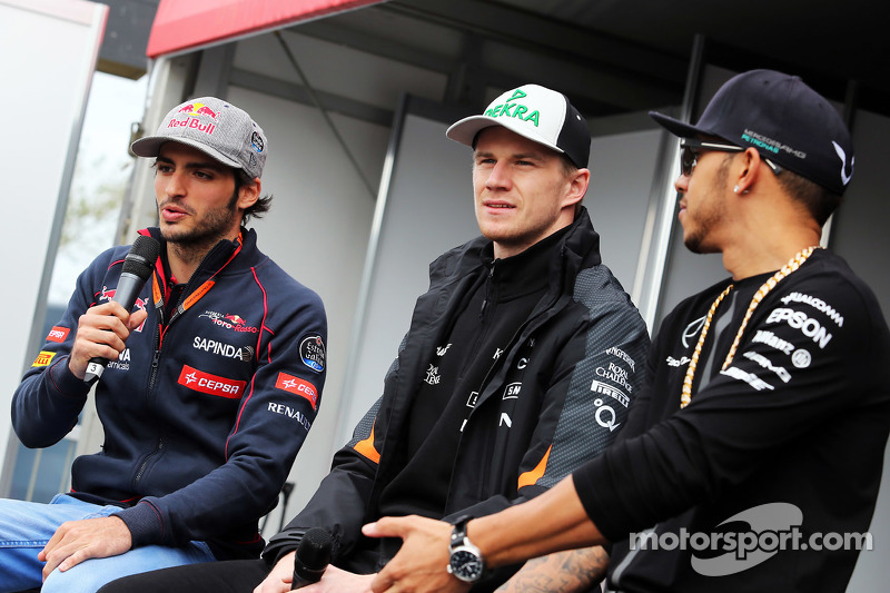 梅赛德斯逆转阿斯顿马丁,塞恩斯扛起全队 梅赛德斯逆转阿斯顿马丁,塞恩斯扛起全队