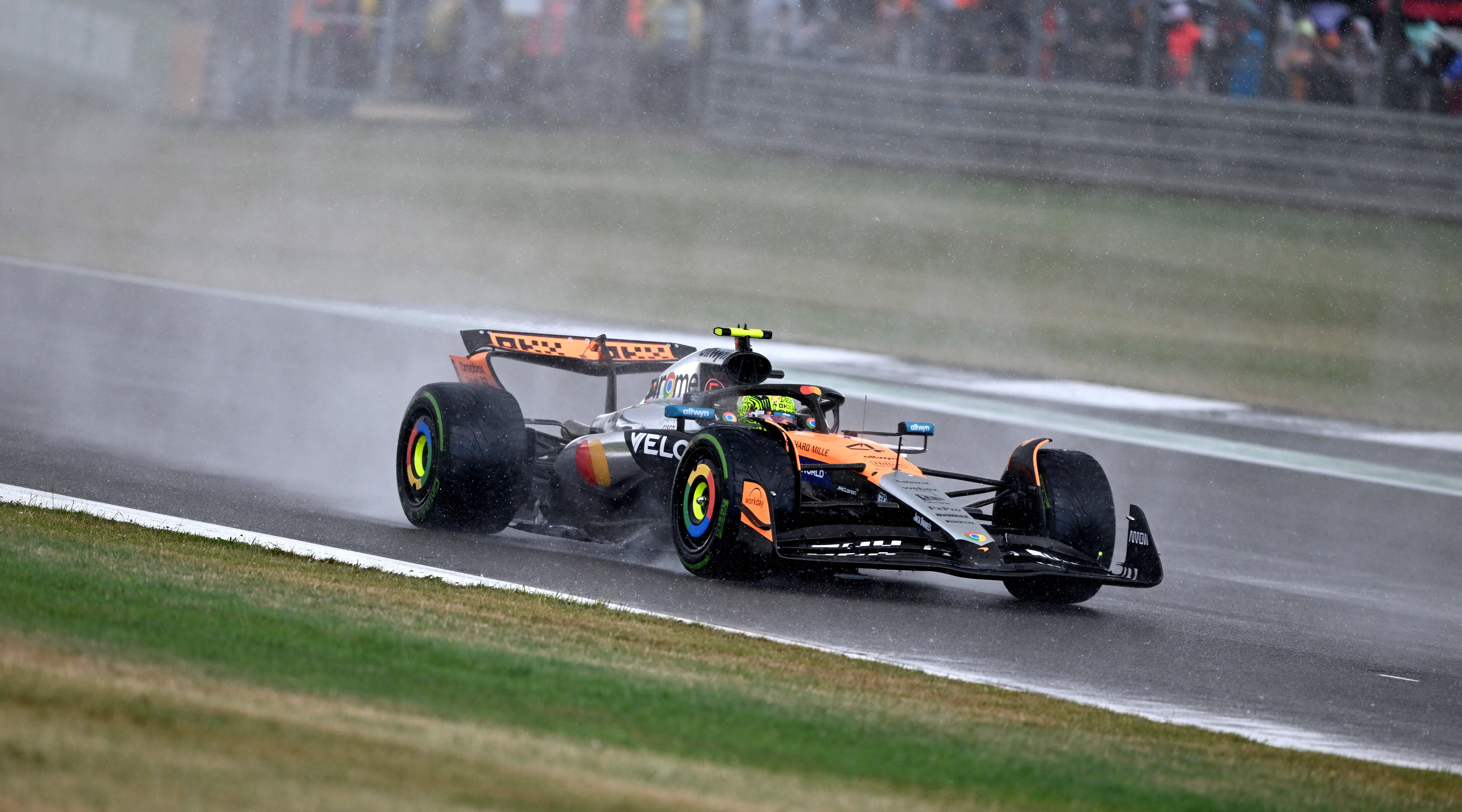 开云平台-索伯车队险胜红牛车队，拉塞尔带队取胜