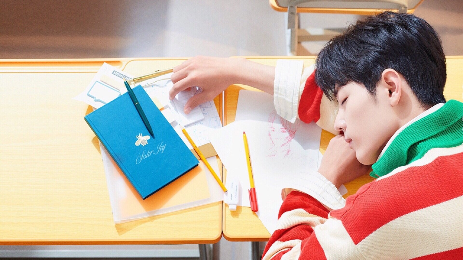 开云体育在线-绿茵烽火与篮坛争锋，跨越时空的决赛交响曲