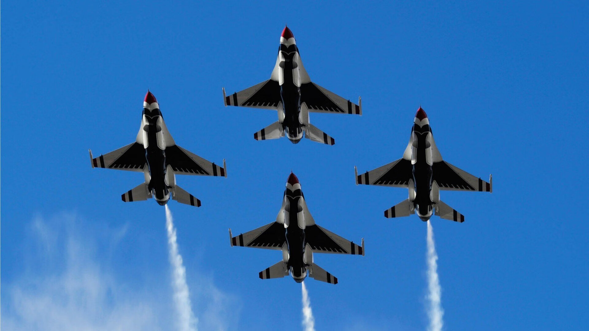 篮球战术与赛道速度，新疆队压制广厦队，德罗赞街道赛上演奇迹