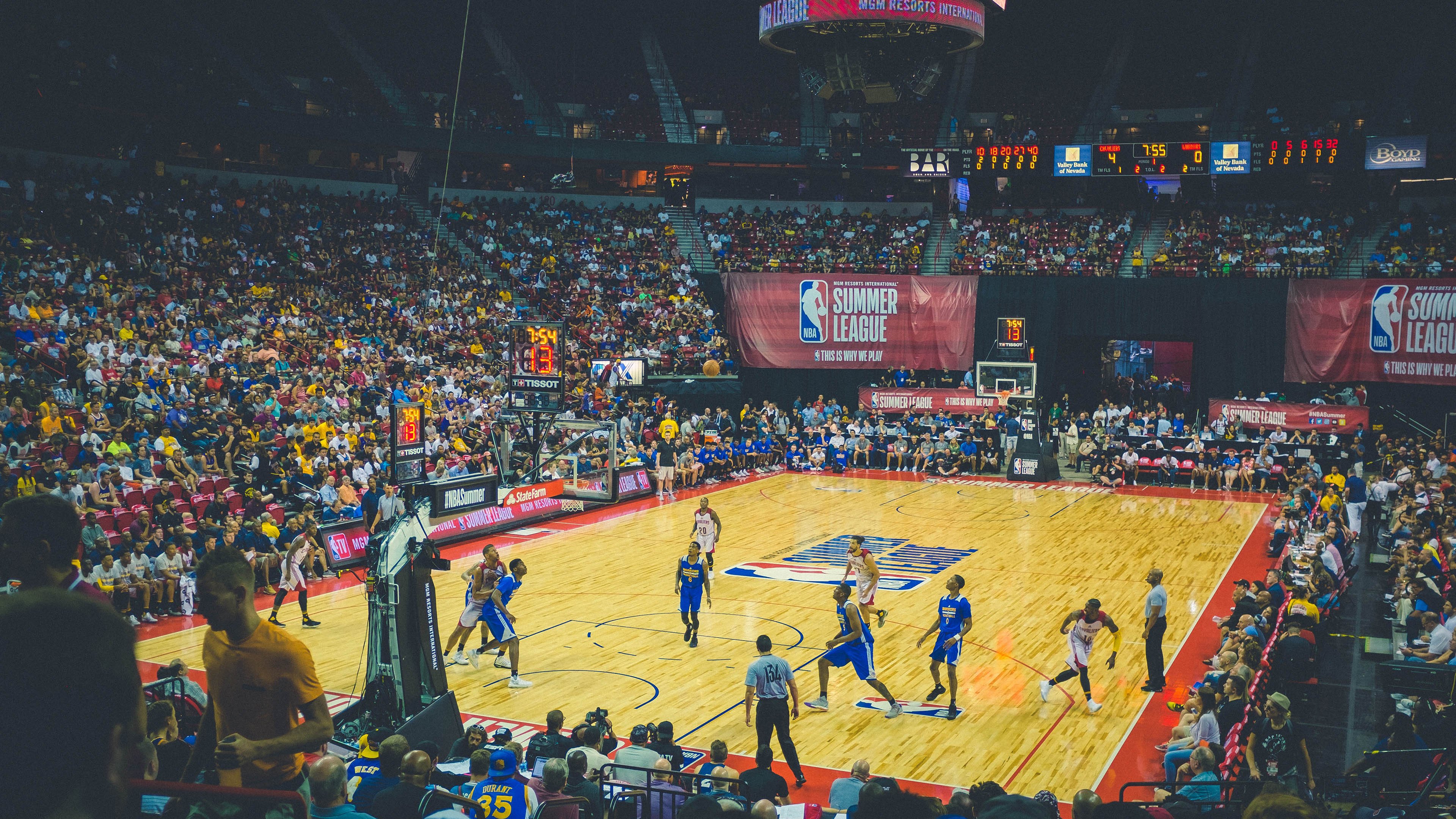 爵士冲垮热火之夜,浓眉在德甲争冠战逆天改命