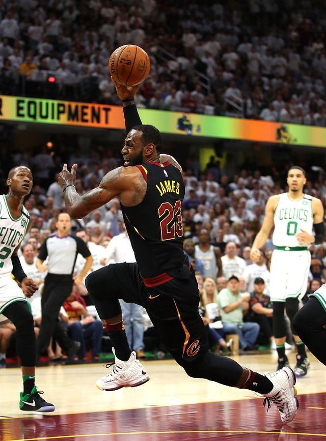 季后赛抢七之夜，浓眉大场面先生